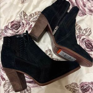 Booties size 7 Vince camuto